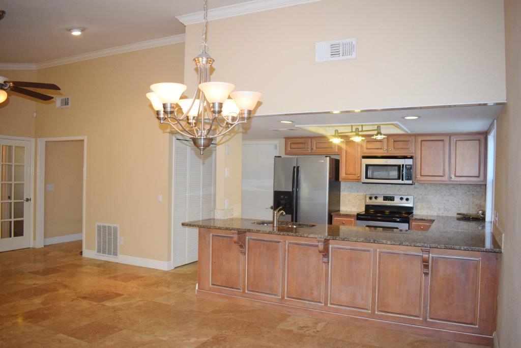319 kitchen.jpg