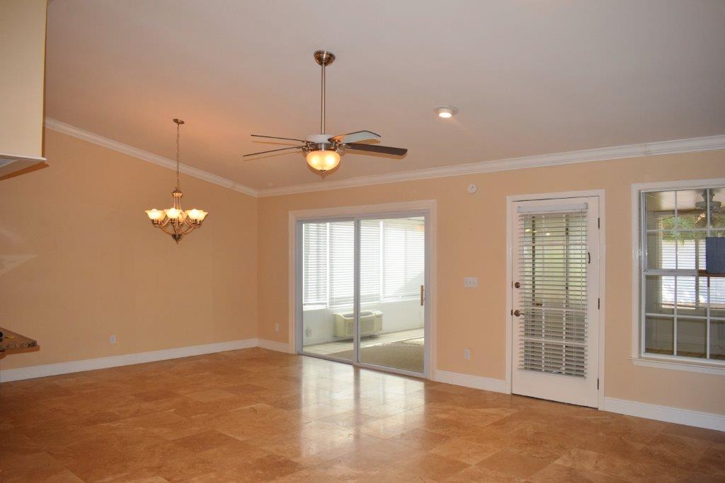 319 livingrm.jpg