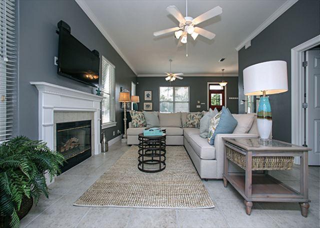46 crystal cove living room.jpg