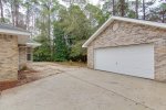 550 Driftwood Point Rd Santa-large-004-5-Garage-1500x1000-72dpi.jpg