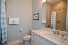 ensuite bath queen bedroom.jpg