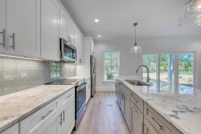 04kitchen.jpg