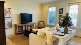 living room pic 2.jpg