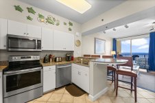 15-web-or-mls-9900-s-thomas-dr-1210.jpg